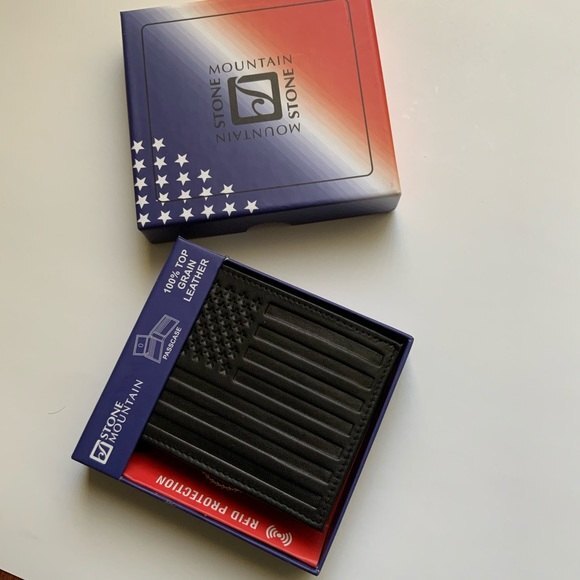 Stone Mountain Leather Wallet - Picture 9 of 10